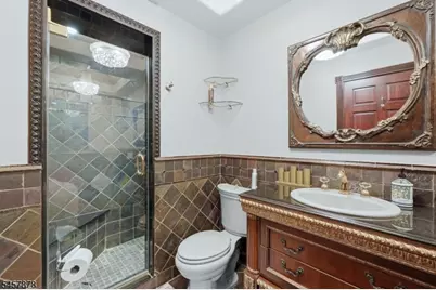 37 Mountainwood Ct, Totowa, NJ 07512 - Photo 27