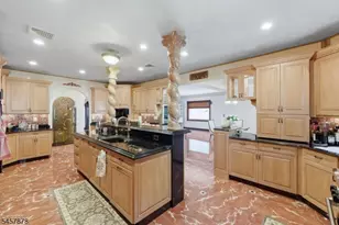 37 Mountainwood Ct, Totowa, NJ 07512 - Photo 13