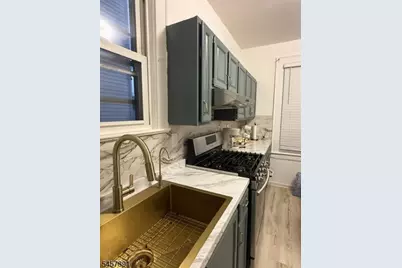 16 Hazel Pl, Irvington, NJ 07111 - Photo 3