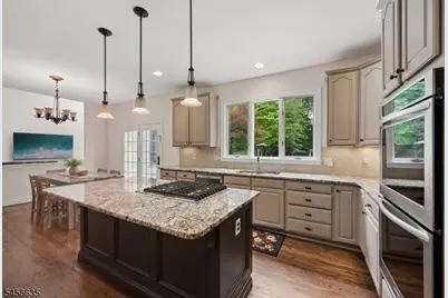 18 Downingtown Court, Warren Township, NJ 07059 - Photo 11