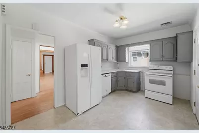 219 Magie Ave, Roselle Park, NJ 07204 - Photo 13