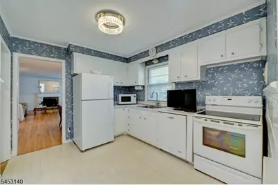 271 Summit Rd, Mountainside, NJ 07092 - Photo 17