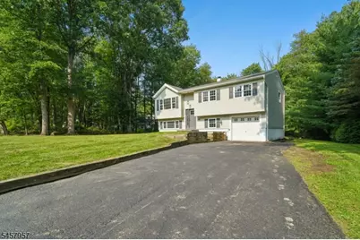 41 Paula Dr, Washington Township, NJ 07853 - Photo 3