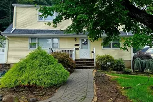 19 Knoble Pl 2nd Floor, Hawthorne, NJ 07506 - Photo 3