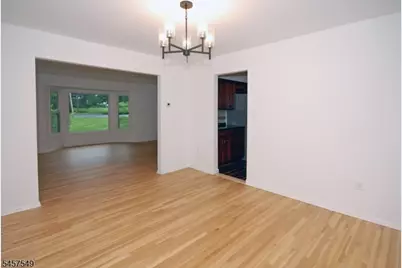 608 Plymouth Ct, Branchburg Township, NJ 08876 - Photo 9