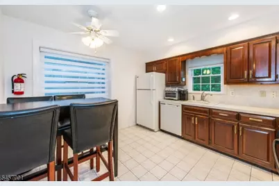 56 Countryside Dr, Bernards Township, NJ 07920 - Photo 3