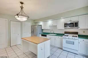 59 Woodhill St, Franklin Township, NJ 08873 - Photo 7