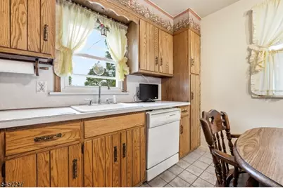 10 Glendale St, Nutley, NJ 07110 - Photo 7