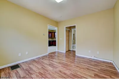 138 Hamburg Tpke, Bloomingdale, NJ 07403 - Photo 15