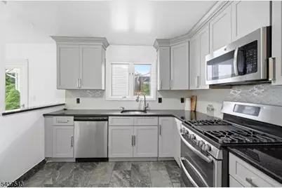 37 Hazelview Ave, Clifton, NJ 07011 - Photo 7