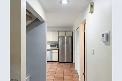 231 Kingsberry Dr, Franklin Township, NJ 08873 - Photo 5