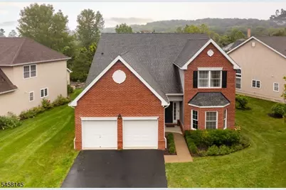 24 Bluffs Ct, Hamburg, NJ 07419 - Photo 1