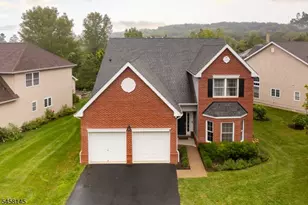 24 Bluffs Ct, Hamburg, NJ 07419 - Photo 1