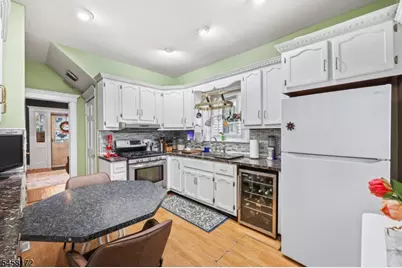 124 Kearny Ave, Perth Amboy, NJ 08861 - Photo 11