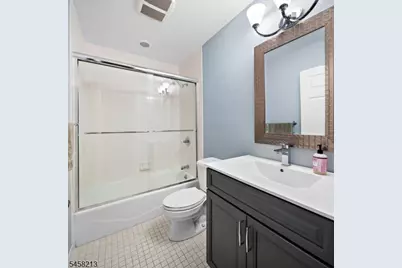 207-31 Shearwater Ct #31, Jersey City, NJ 07305 - Photo 9
