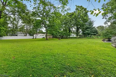 162 W Hobart Gap Rd, Livingston, NJ 07039 - Photo 17