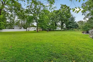 162 W Hobart Gap Rd, Livingston, NJ 07039 - Photo 17