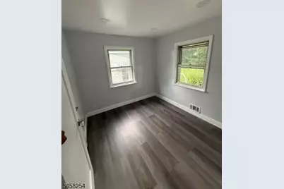 93 Willow St, Elmwood Park, NJ 07407 - Photo 5