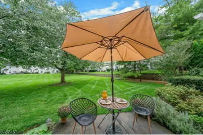 132 Stratford Dr, Nutley, NJ 07110 - Photo 29