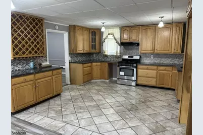 172 Burkley Pl, Union Township, NJ 07088 - Photo 3