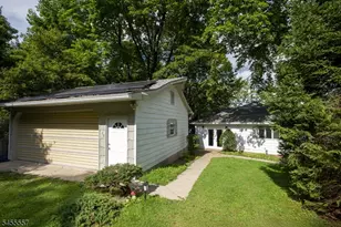 28 Laketop Dr, Hampton Township, NJ 07860 - Photo 3