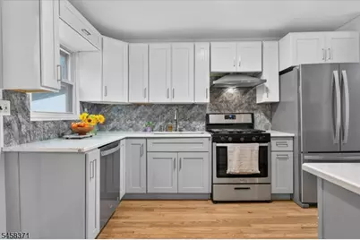 2101 Summit Ter, Linden, NJ 07036 - Photo 9