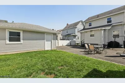 32 Barrington Ave, Clifton, NJ 07011 - Photo 5