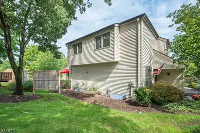 45 Stonegate Dr, Roseland, NJ 07068 - Photo 3