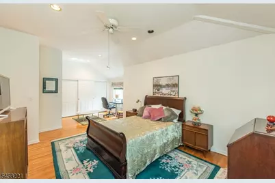 45 Stonegate Dr, Roseland, NJ 07068 - Photo 15