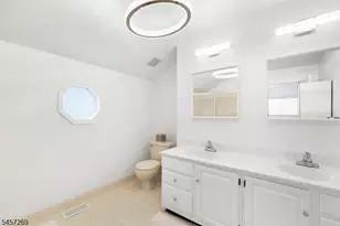 11 Ashley Ct, Bedminster Township, NJ 07921 - Photo 15