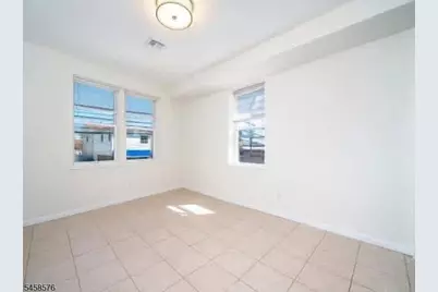 613 Ridge Rd #2R, Lyndhurst Township, NJ 07071 - Photo 3