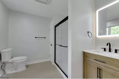 405 Terhune Ave, Paramus, NJ 07652 - Photo 17