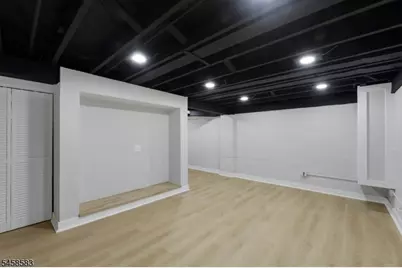405 Terhune Ave, Paramus, NJ 07652 - Photo 13