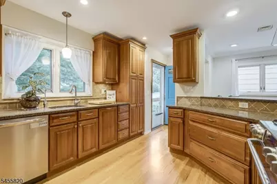 119 Squire Hill Rd, Montclair, NJ 07043 - Photo 11