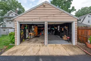 719 Locust St, Roselle Park, NJ 07204 - Photo 33