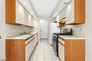 9E Sentinel Ct, Chatham Township, NJ 07928 - Photo 5