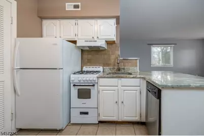 2 Alta Ct W #1, Vernon, NJ 07462 - Photo 3
