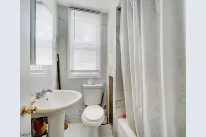 139 Richelieu Ter, Newark, NJ 07106 - Photo 11