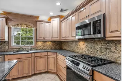 14 Aspen Ct, Paramus, NJ 07652 - Photo 11