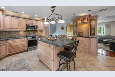 14 Aspen Ct, Paramus, NJ 07652 - Photo 9
