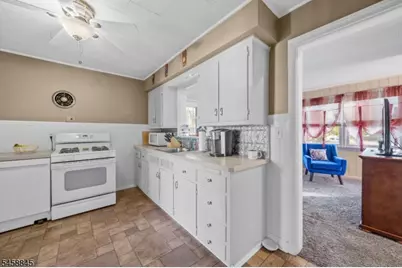 29 Larkspur Ln, Clifton, NJ 07013 - Photo 9