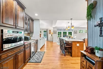 172 Rafkind Rd, Bloomingdale, NJ 07403 - Photo 9