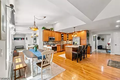172 Rafkind Rd, Bloomingdale, NJ 07403 - Photo 15