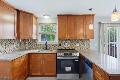 635 Robinson Ter, Union Township, NJ 07083 - Photo 11