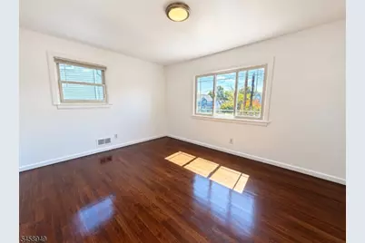 11 Ivanhoe Ter, Bloomfield, NJ 07003 - Photo 9