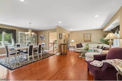 18 Mary Ellen Dr, Edison, NJ 08820 - Photo 9