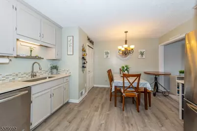 24 Heritage Ln, Hamburg, NJ 07419 - Photo 5
