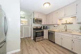 24 Heritage Ln, Hamburg, NJ 07419 - Photo 5