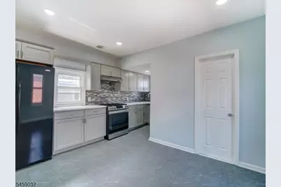 27 Honiss St #2, Belleville, NJ 07109 - Photo 3
