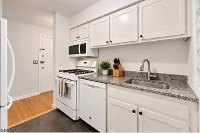 605 Grove St #8, Clifton, NJ 07013 - Photo 11
